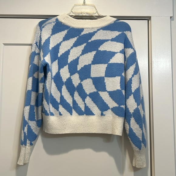 Wild Fable Blue and White Geometric Sweater size small. - Picture 4 of 5